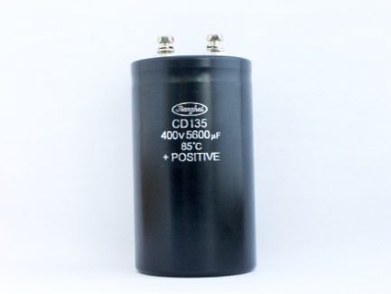 CD 135 CAPACITOR ELECTROLITICO
