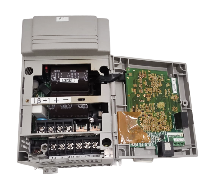 HITACHI SJ100-015NFE Frequency Converter 1.5KW 220V