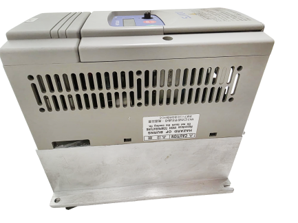 HITACHI SJ100-015NFE Frequency Converter 1.5KW 220V